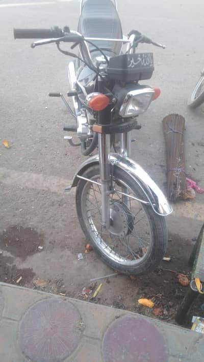 urgent for sale hona 125 23 modle lush