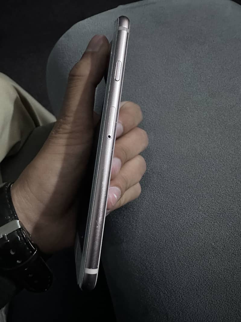 Apple iPhone 8 1