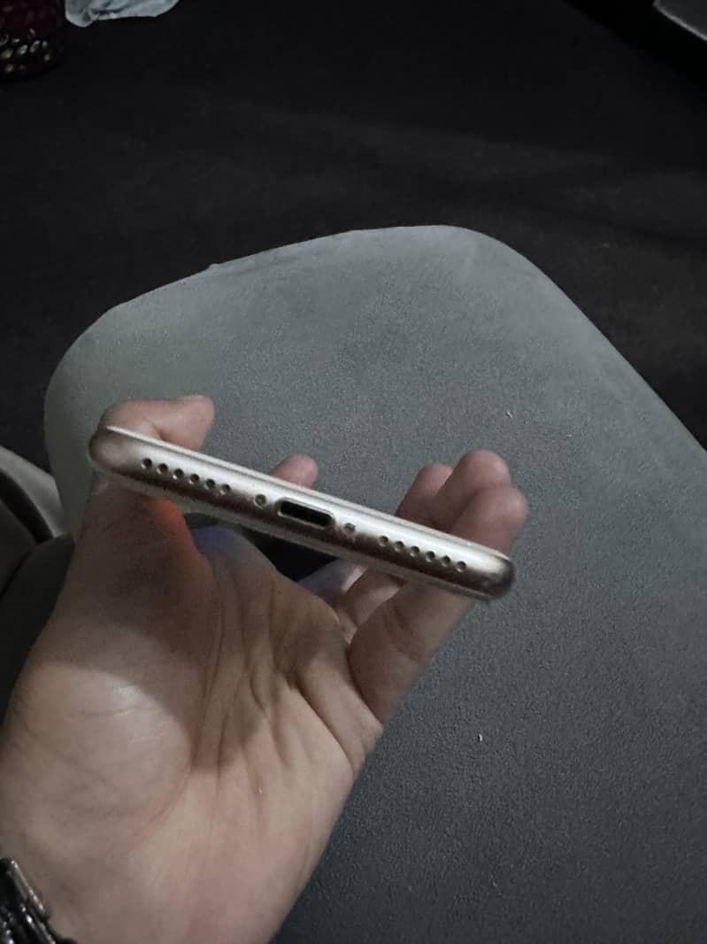 Apple iPhone 8 4