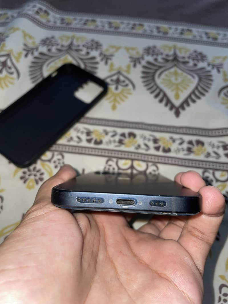 Apple iPhone 12 1