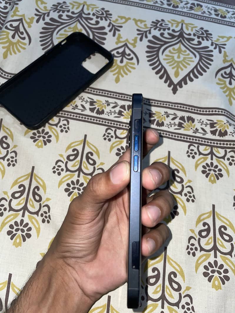 Apple iPhone 12 2