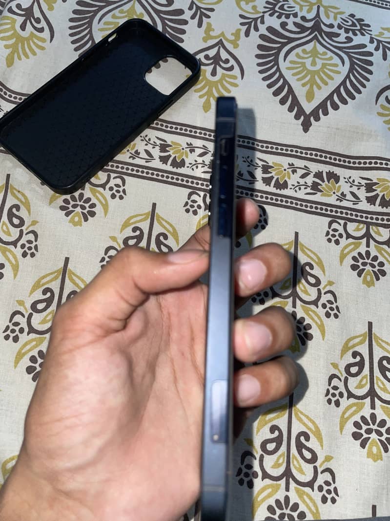 Apple iPhone 12 6