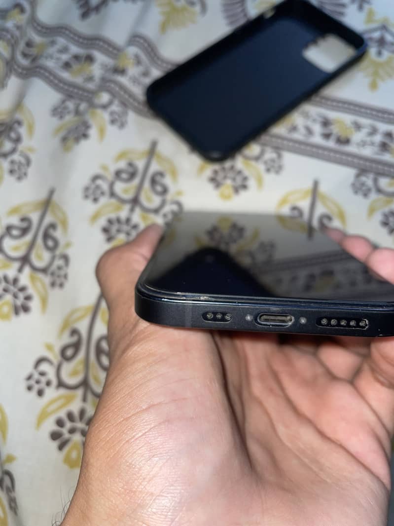 Apple iPhone 12 7