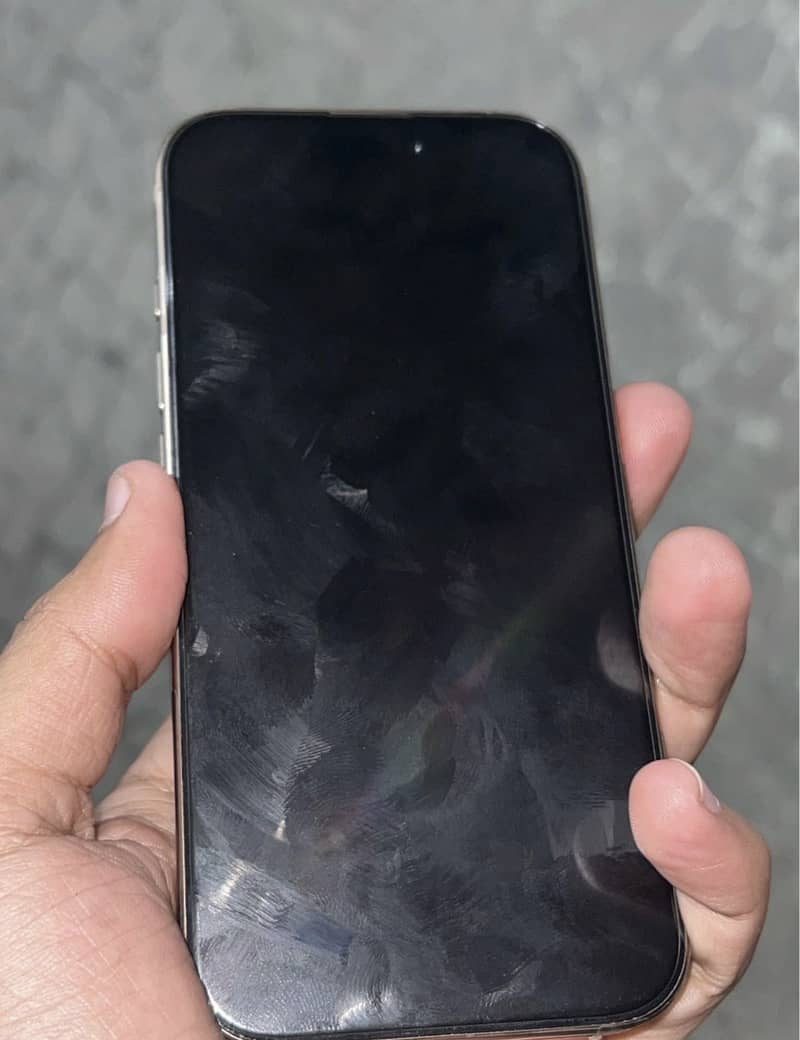 Iphone 16 pro 3