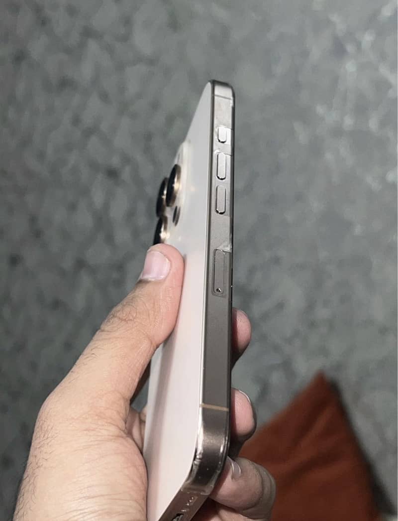 Iphone 16 pro 5
