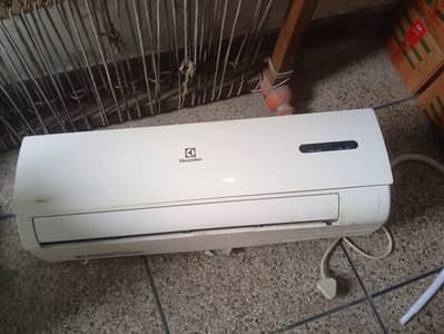 Electrolux 1.5 ton split Ac  Gree Ac 35000