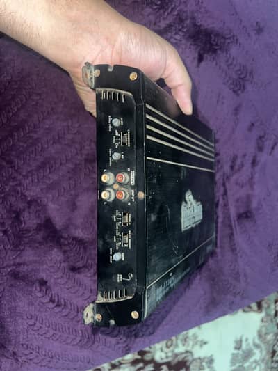 Amplifier with bass