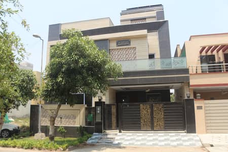 New House in heart of Lahore Bahria Town ! 8 marla located near masjid and park! Ali block
