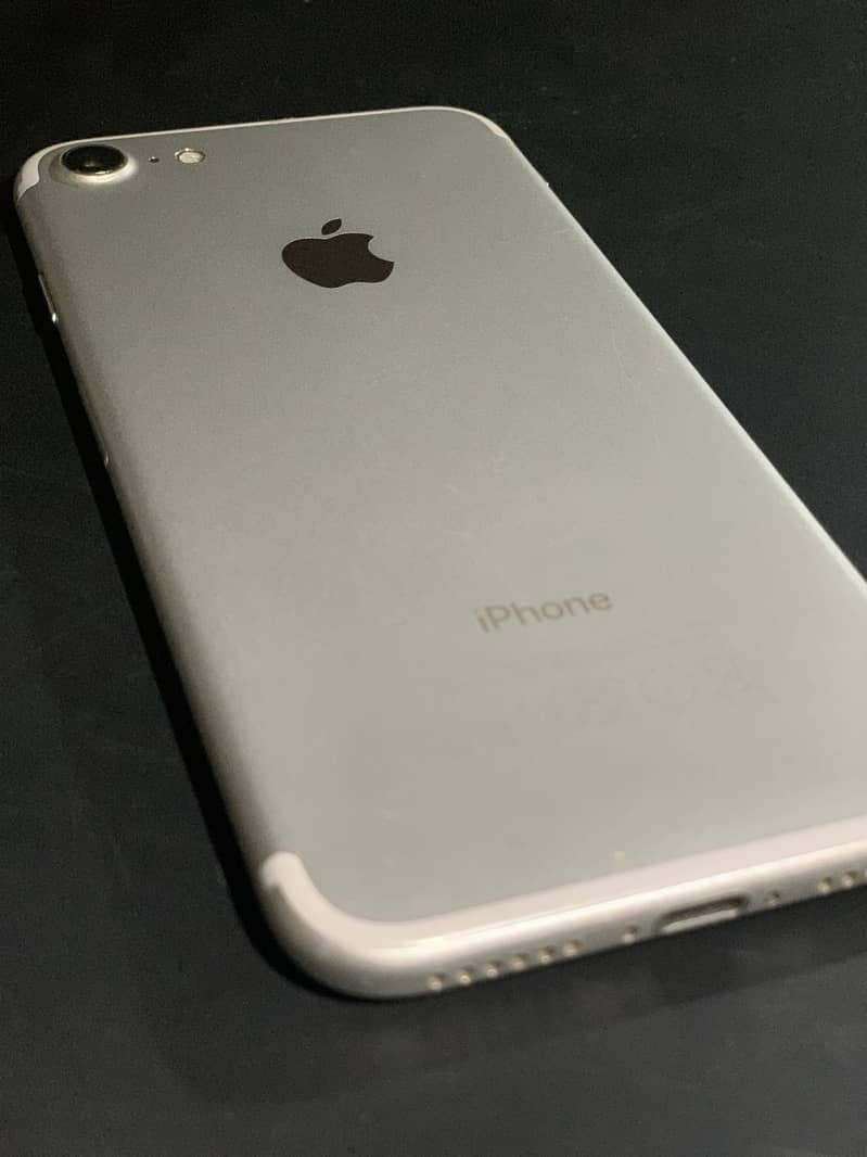 Apple iPhone 7 0
