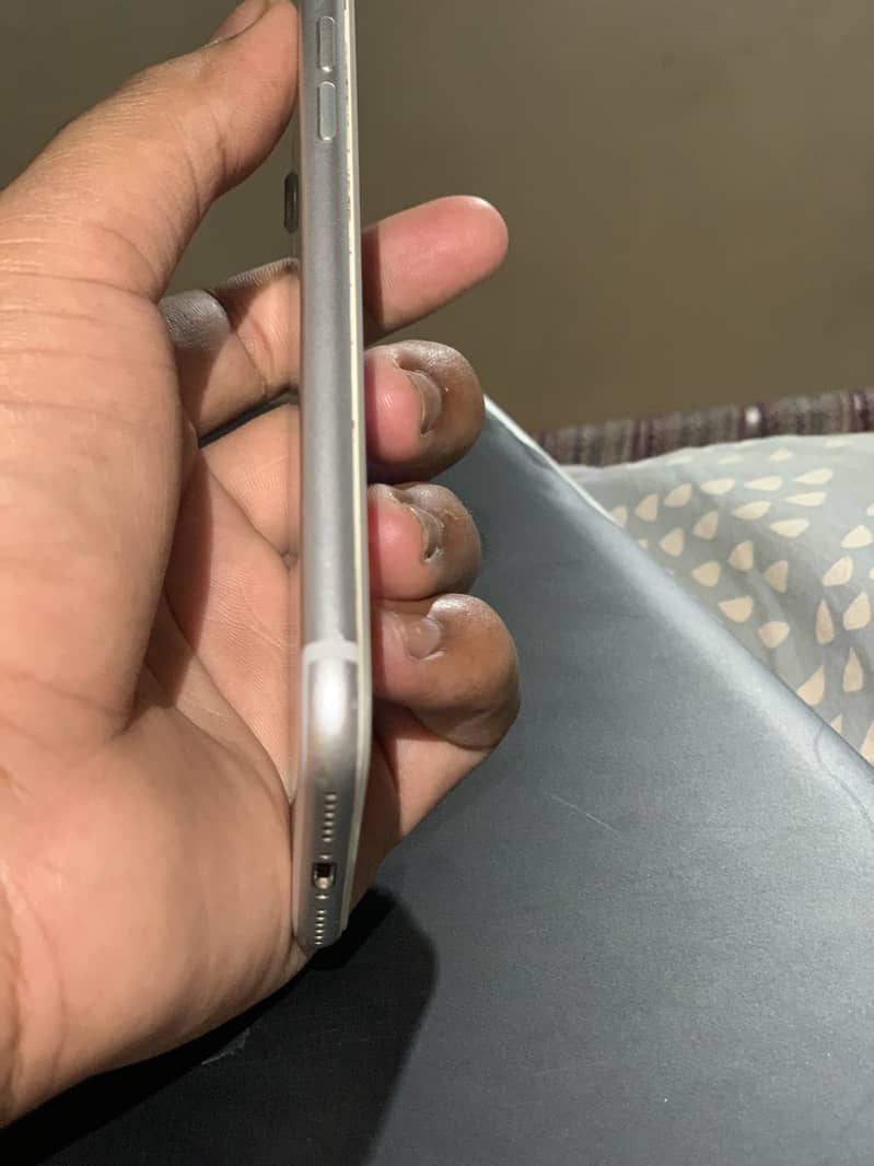 Apple iPhone 7 1