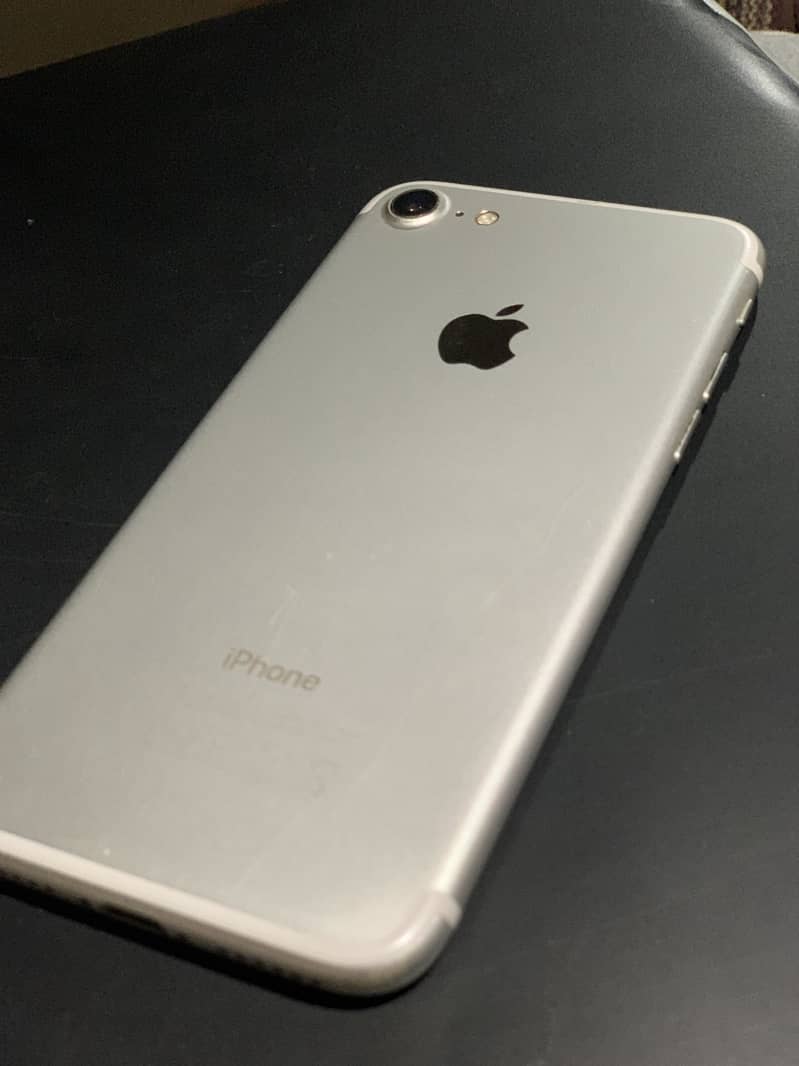 Apple iPhone 7 3