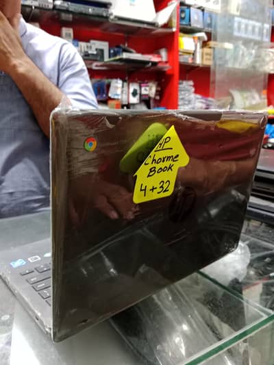 HP CHROMEBOOK 10/10 CONDITION RAM 4GB ROM 32GB