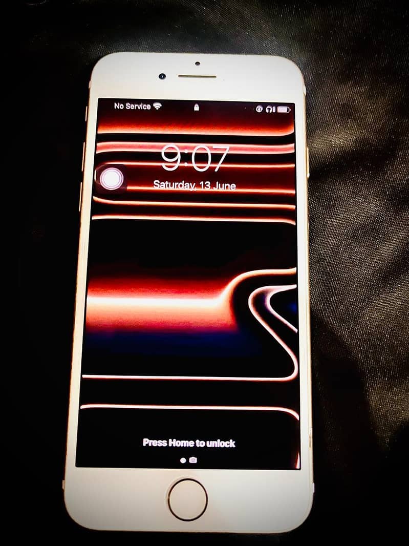Apple iPhone 7 0