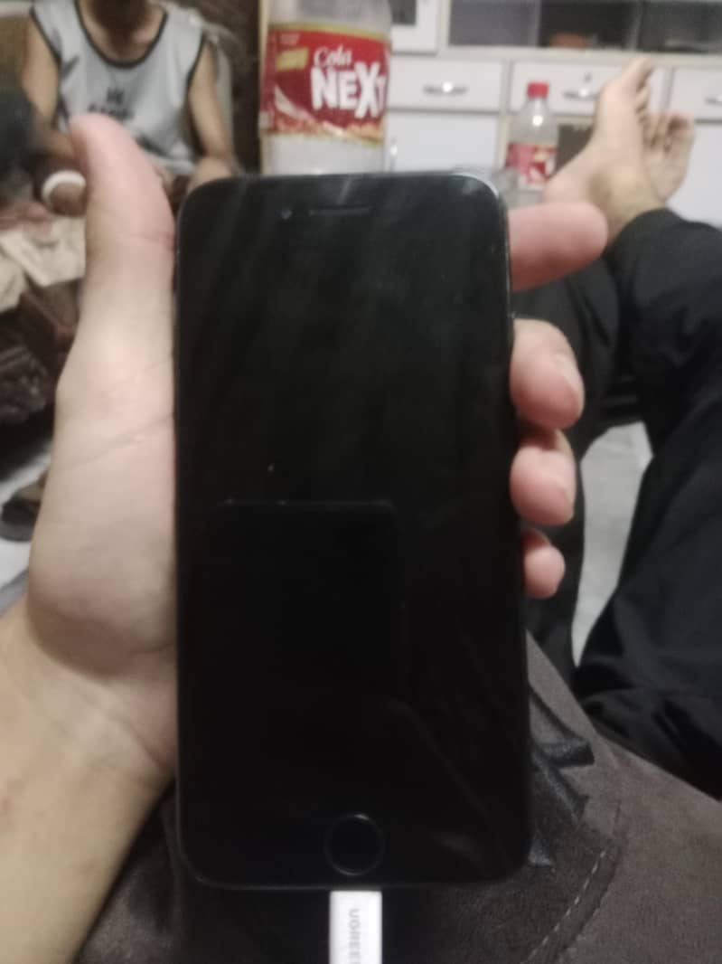 Apple iPhone 7 0