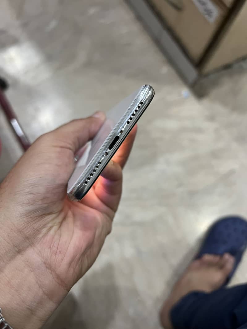 Apple iPhone X 3