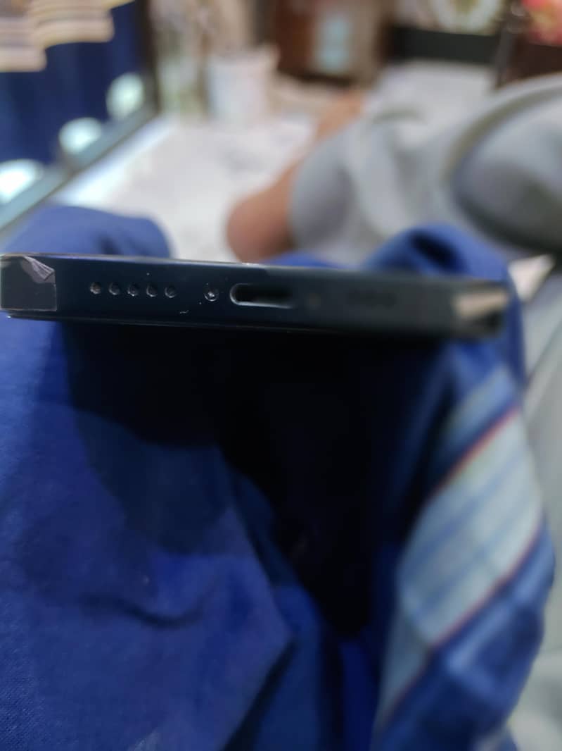 Apple iPhone 13 4