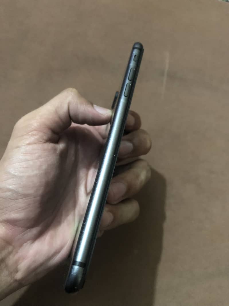 Apple iPhone 8 Plus 3