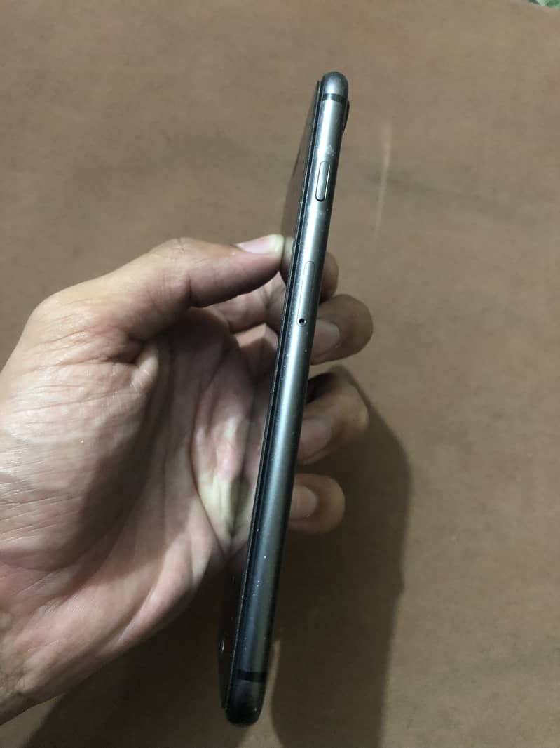 Apple iPhone 8 Plus 4