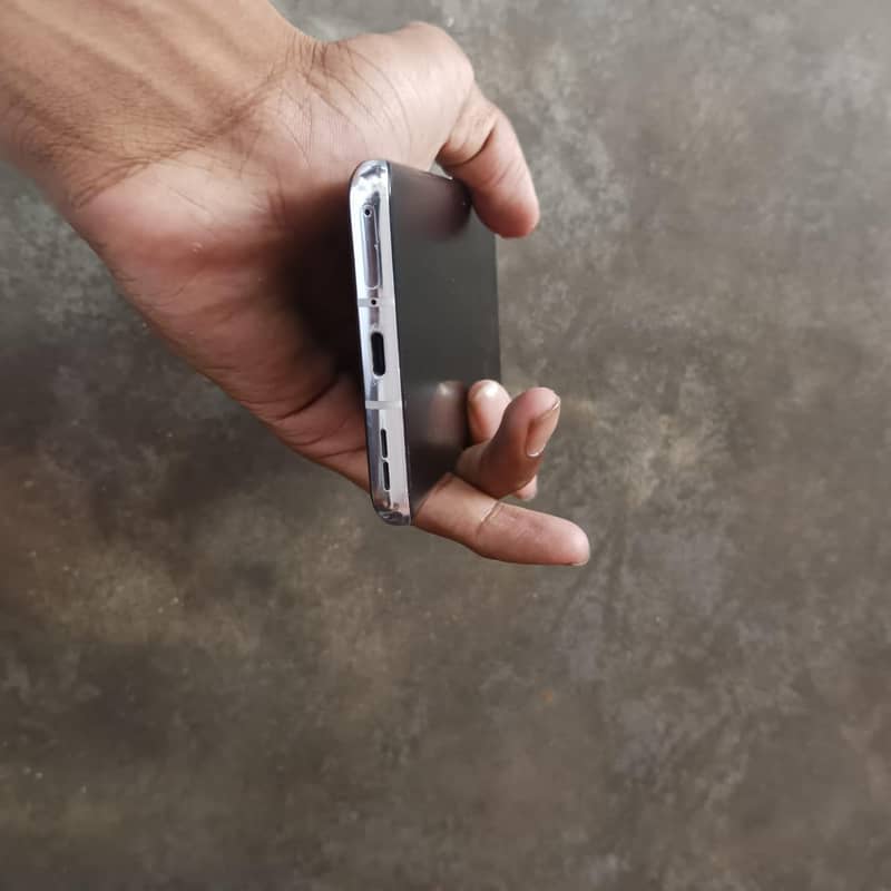 One Plus 9 Pro. . . . . . . . . . . . . read description 4