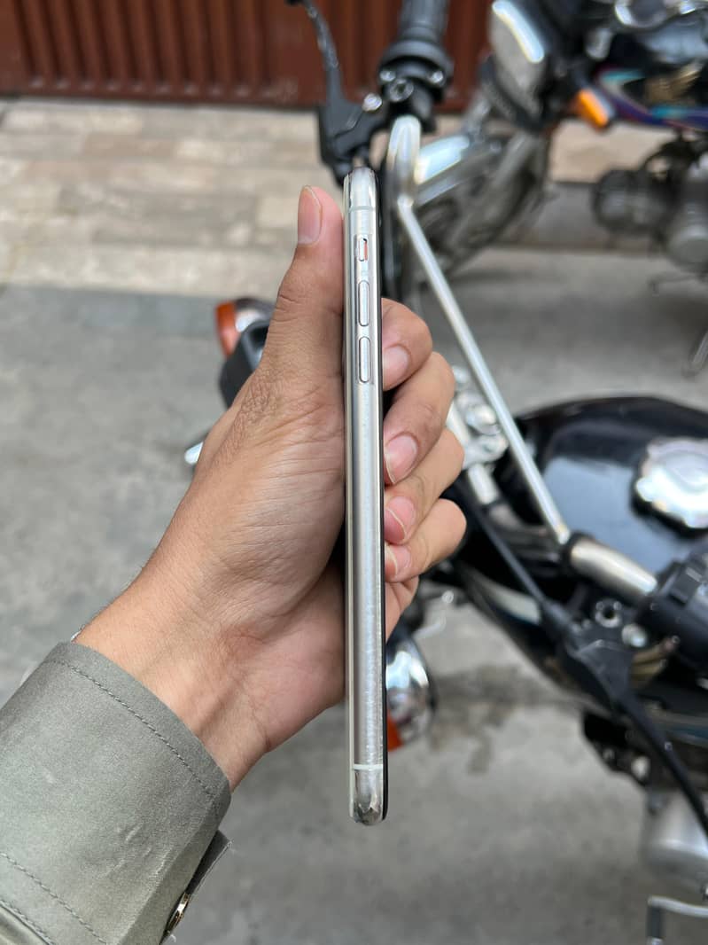 iPhone 11 Pro Max 1