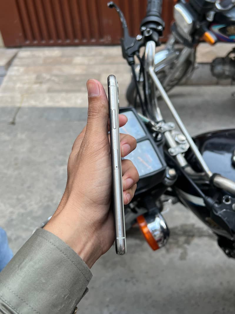 iPhone 11 Pro Max 3