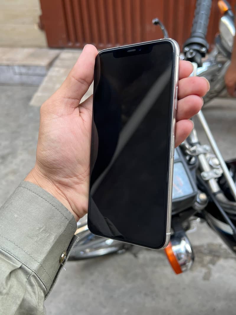 iPhone 11 Pro Max 5
