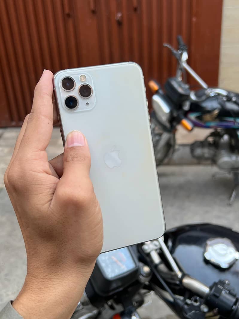 iPhone 11 Pro Max 6
