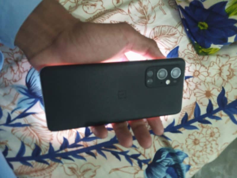 One Plus 9 Pro . . . . Read Description 8