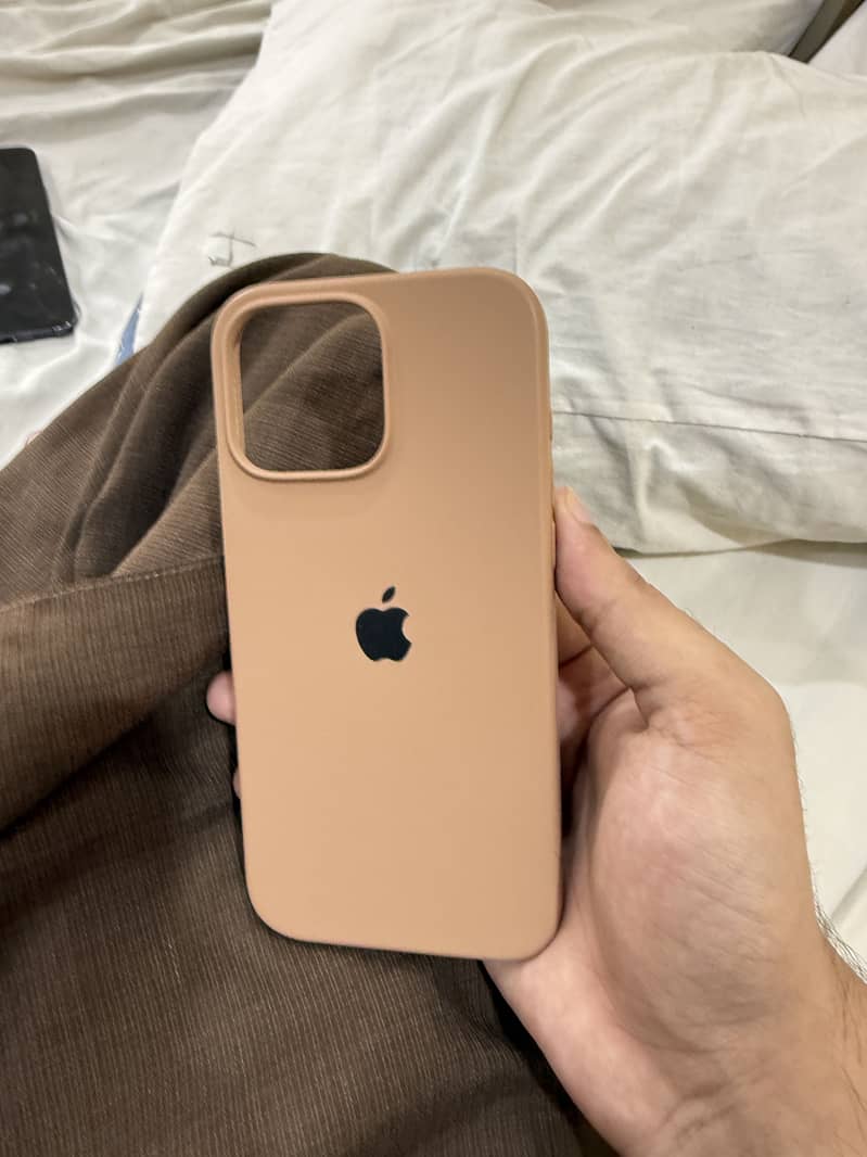 iPhone 16 Pro Max 1