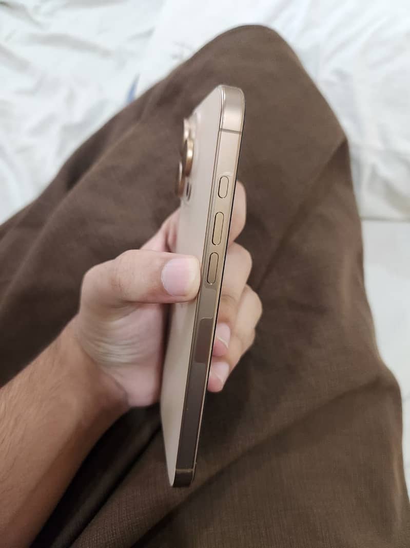 iPhone 16 Pro Max 3