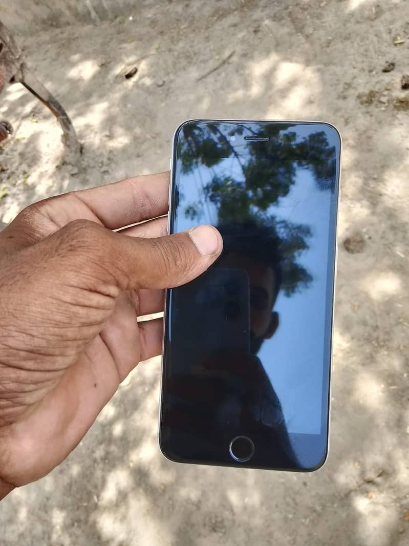 Apple iPhone 6 Plus 0