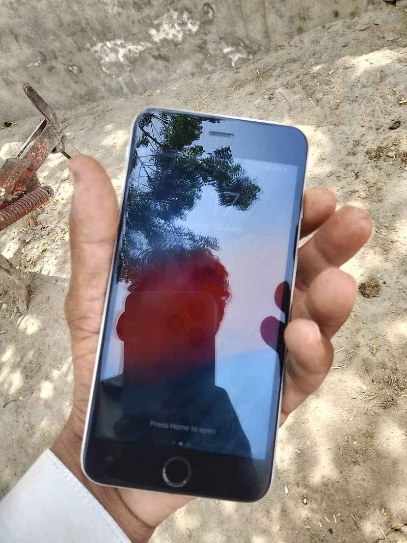 Apple iPhone 6 Plus 3