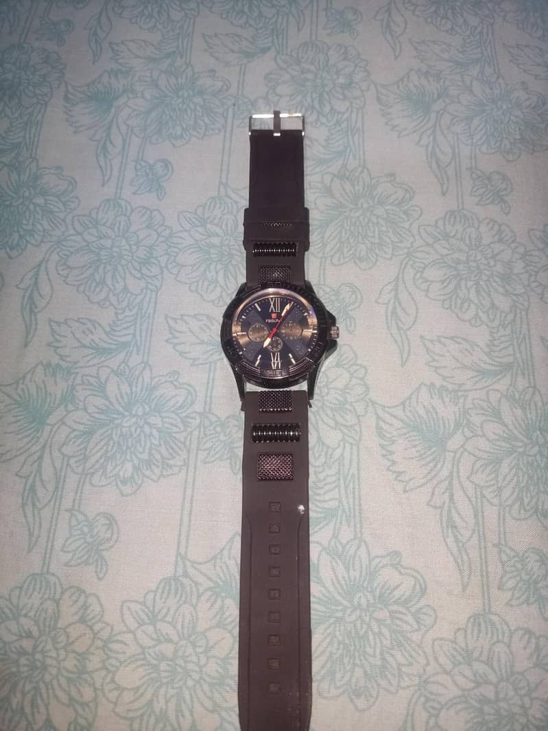 Men watch 3
