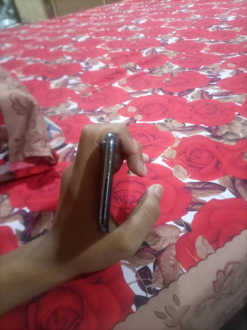 Apple iPhone X 4