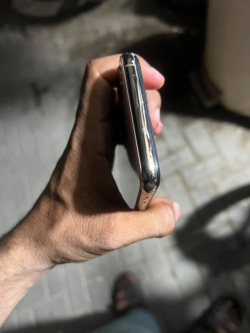 Apple iPhone XS Max 0