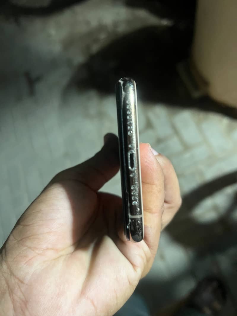 Apple iPhone XS Max 7