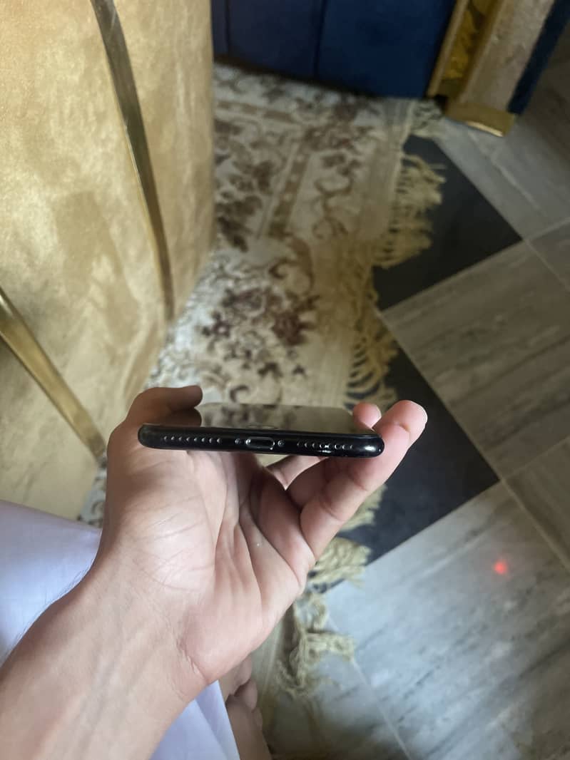 Apple iPhone 7 Plus 1