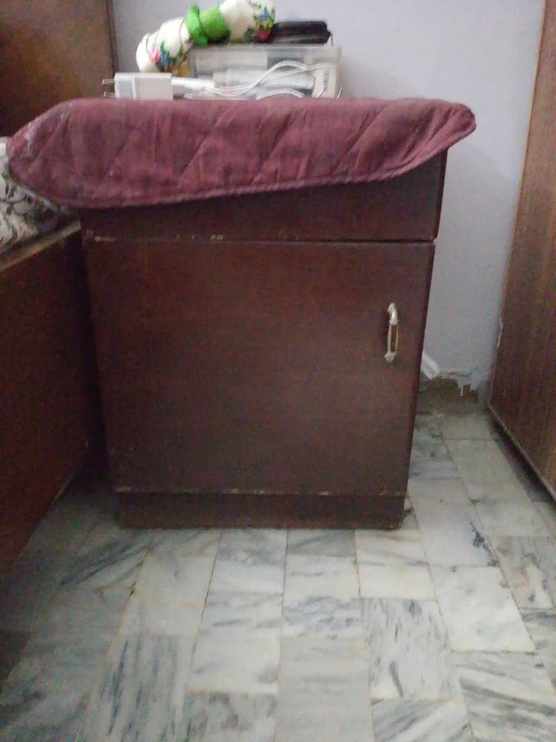 bed side tables almari 2