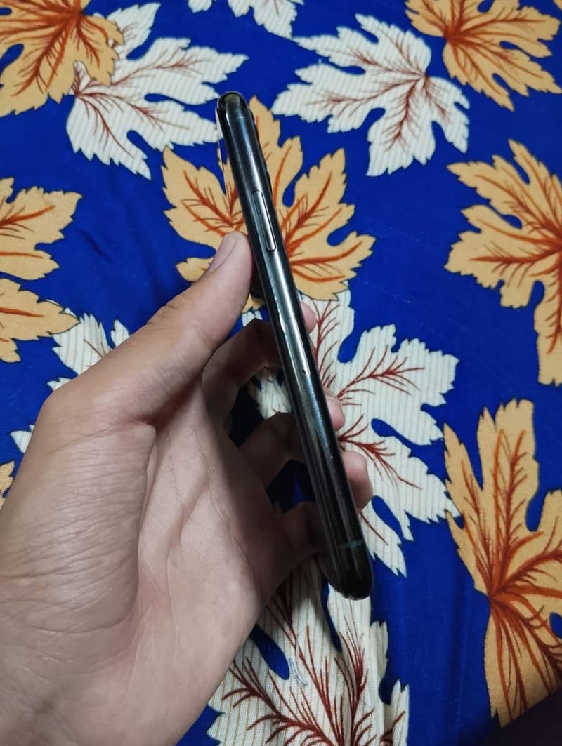 Apple iPhone 11 Pro 2