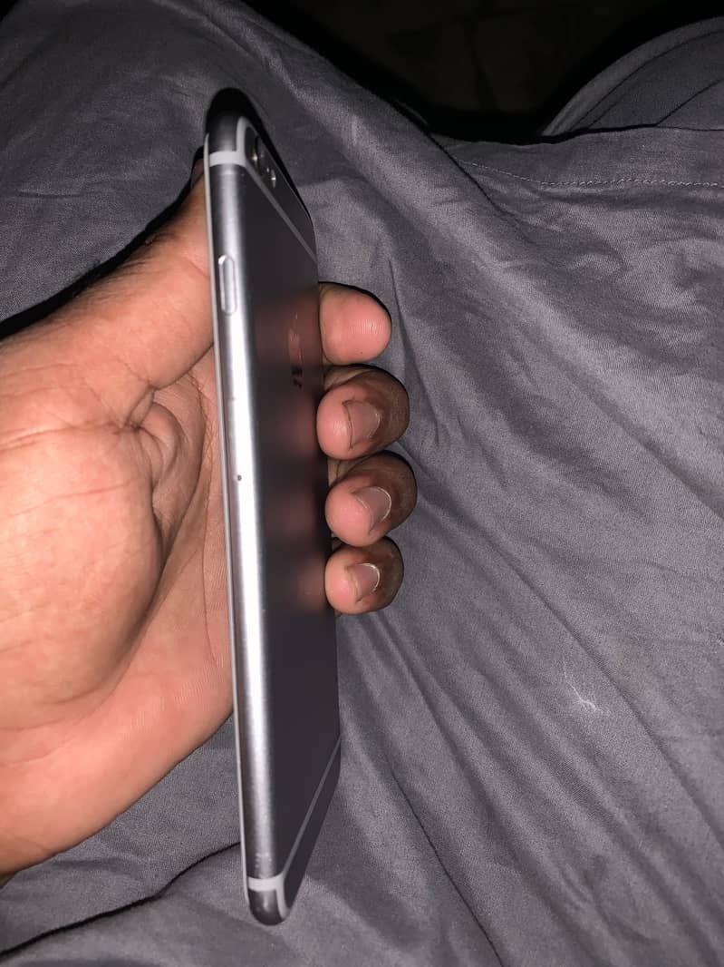 Apple iPhone 6 Plus 4