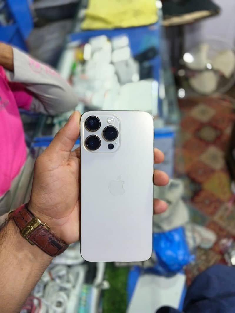 Apple iPhone 14 Pro Max 1