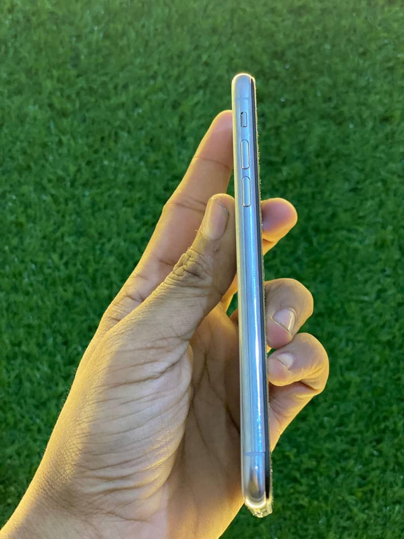 Apple iPhone X 2