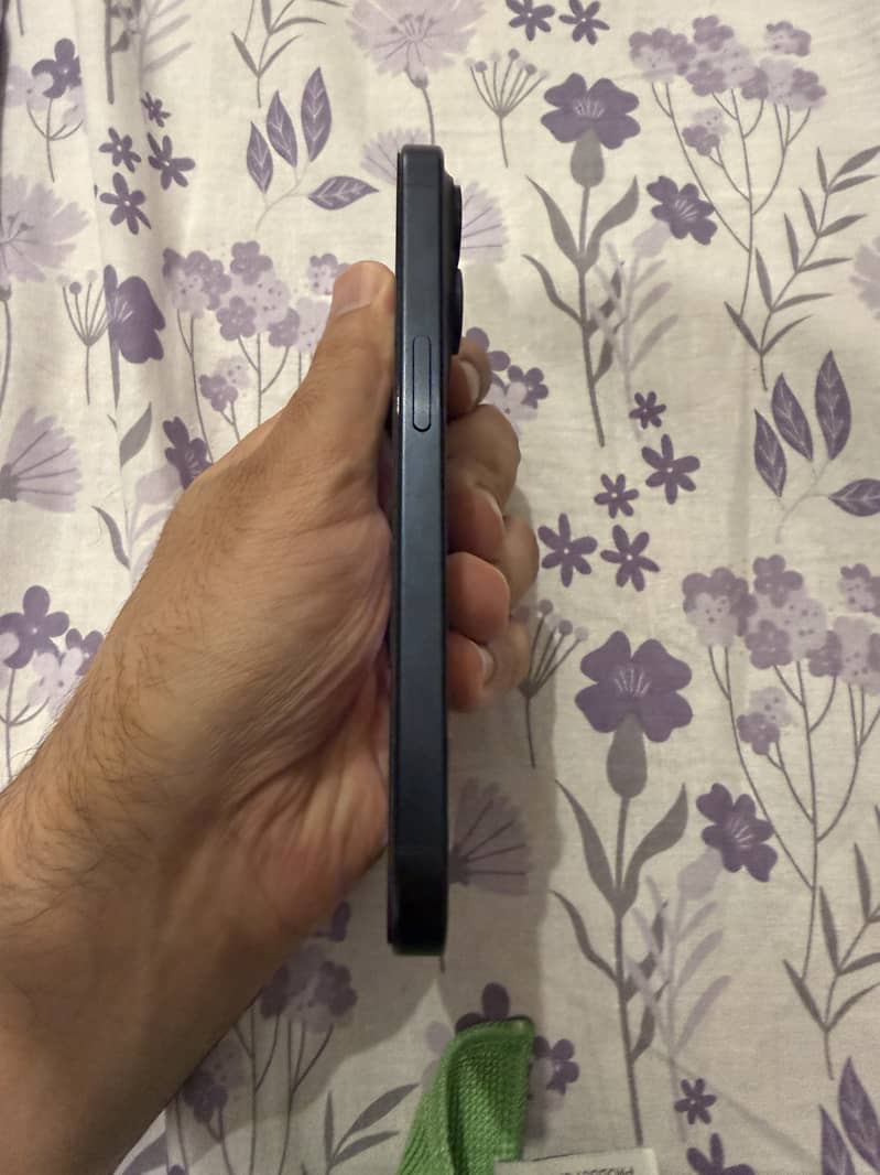 Apple iPhone 15 Pro 3