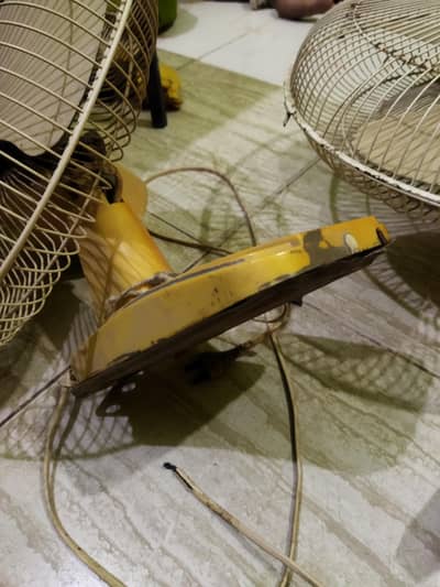2 bracket fans AC 220 Not DC