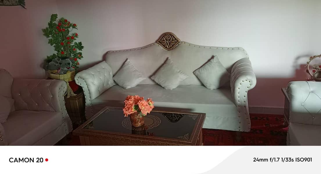 5 seater sofas with tables 0