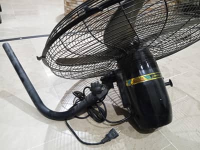Paramount Bracket Fan 24 inches
