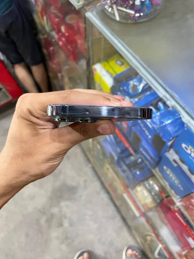 Apple iPhone 13 Pro Max 2