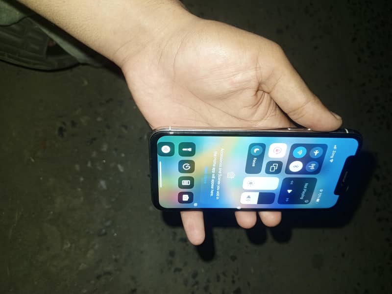 Apple iPhone X 4
