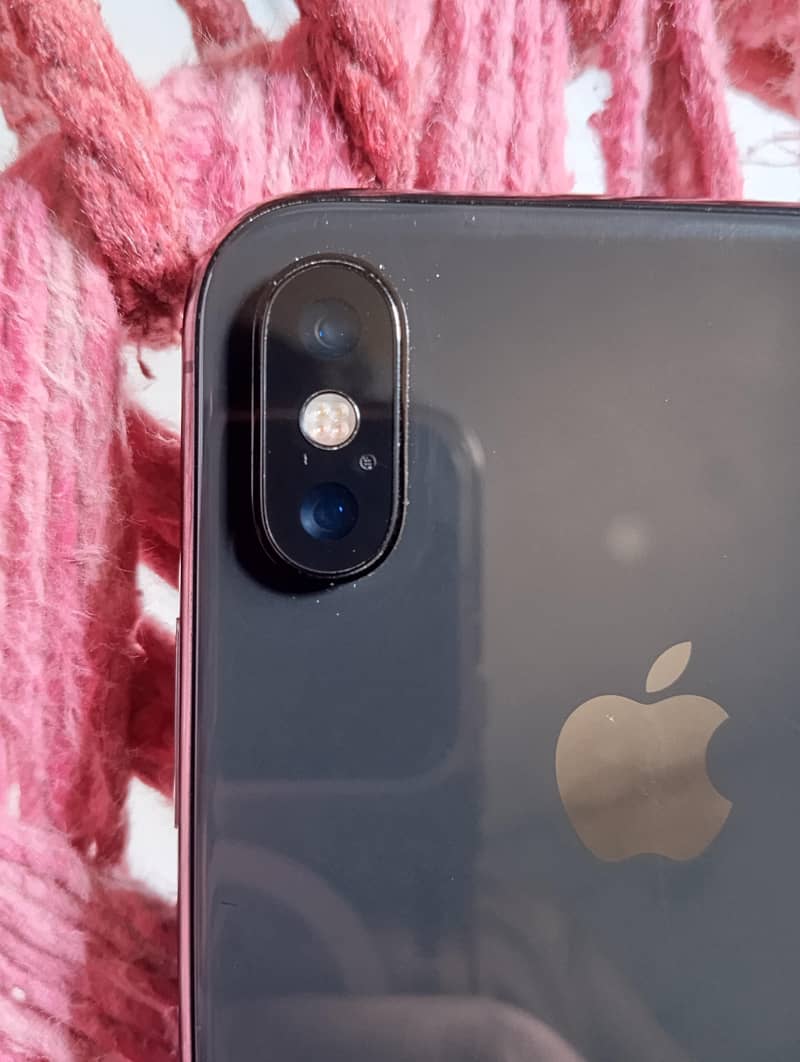 Apple iPhone X 4