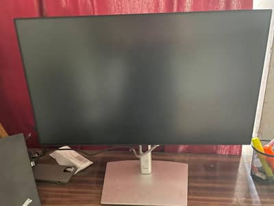 Dell U2422H is a premium 24-inch (23.8" viewable) monitor